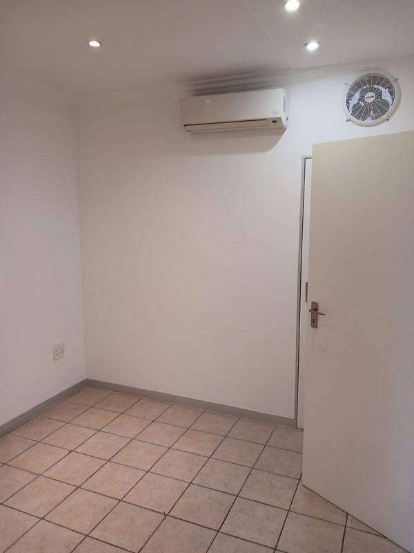 6 Bedroom Property for Sale in Rooihuiskraal Gauteng