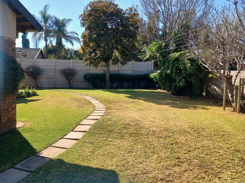 6 Bedroom Property for Sale in Rooihuiskraal Gauteng
