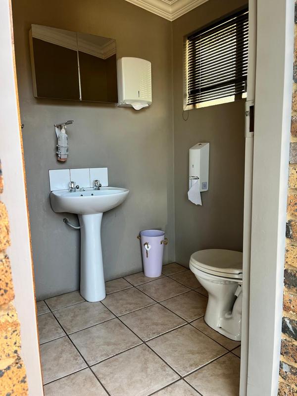 6 Bedroom Property for Sale in Rooihuiskraal Gauteng