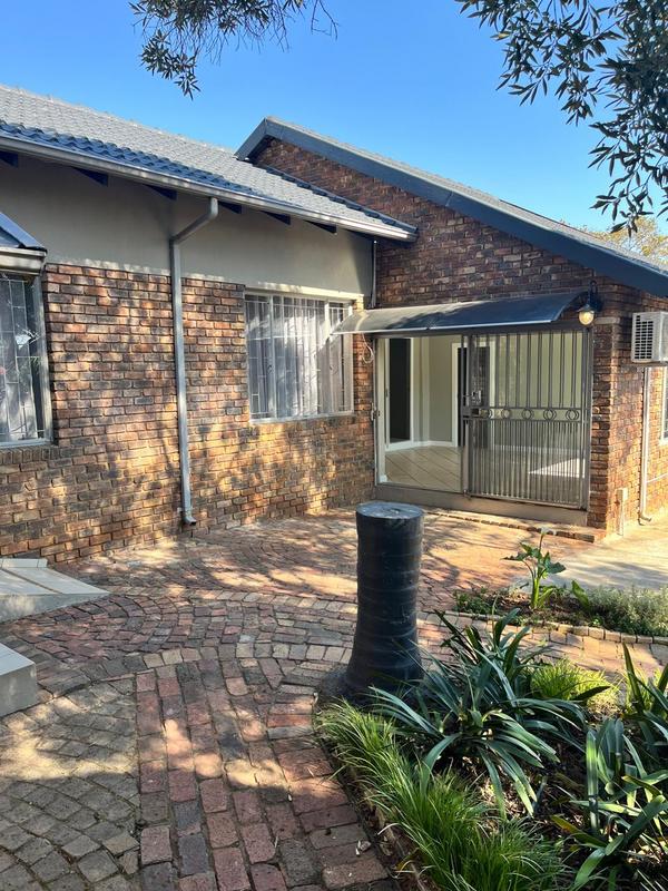 6 Bedroom Property for Sale in Rooihuiskraal Gauteng