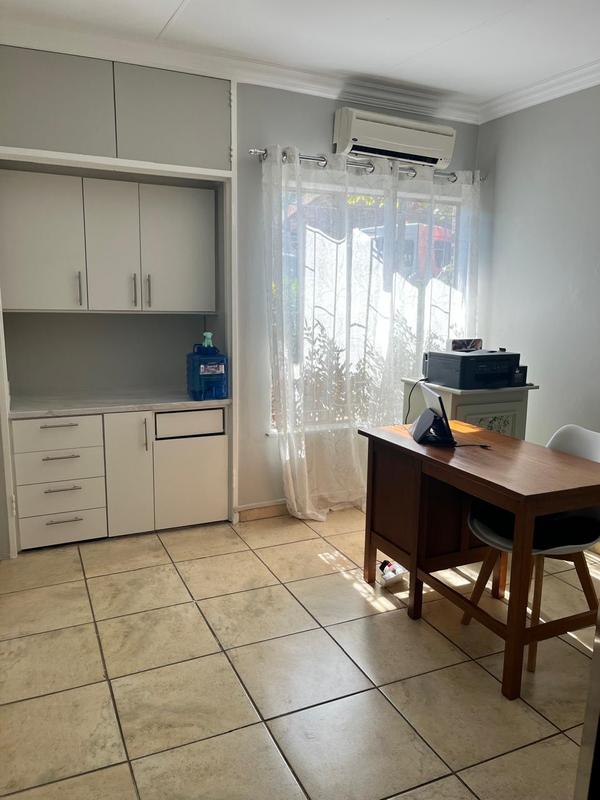 6 Bedroom Property for Sale in Rooihuiskraal Gauteng