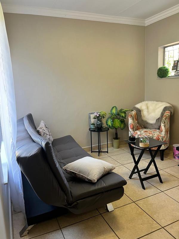 6 Bedroom Property for Sale in Rooihuiskraal Gauteng