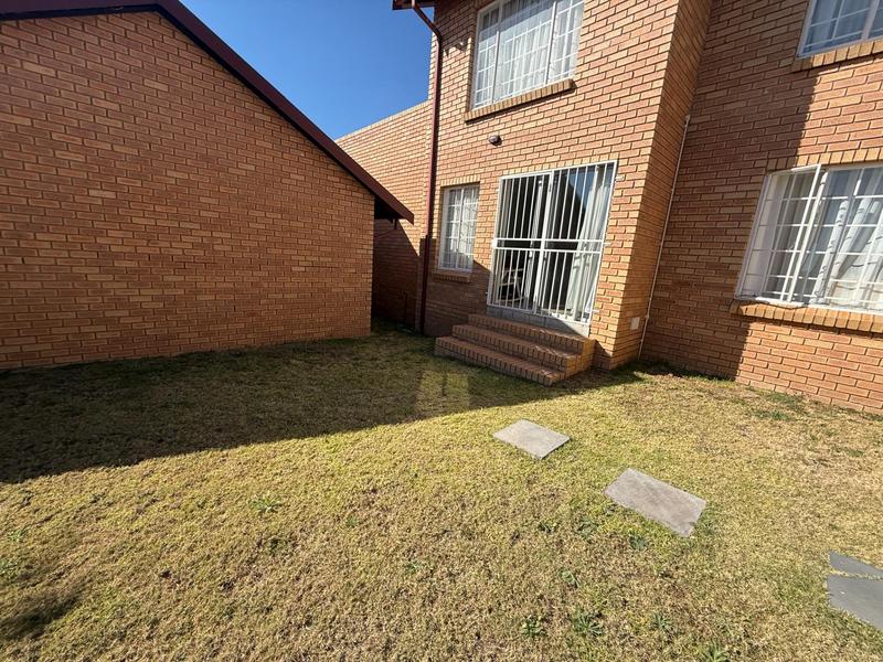 2 Bedroom Property for Sale in The Reeds Gauteng