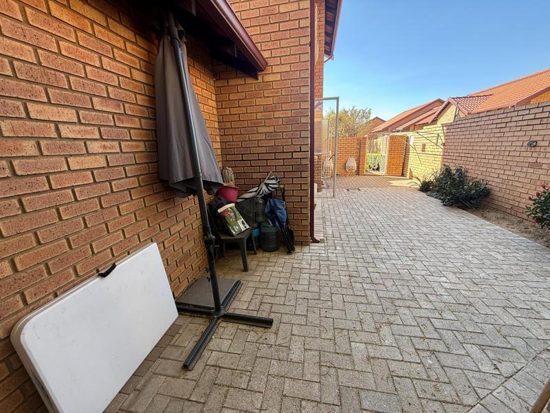 2 Bedroom Property for Sale in The Reeds Gauteng