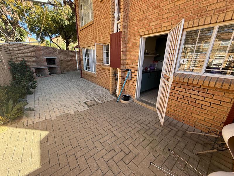 2 Bedroom Property for Sale in The Reeds Gauteng