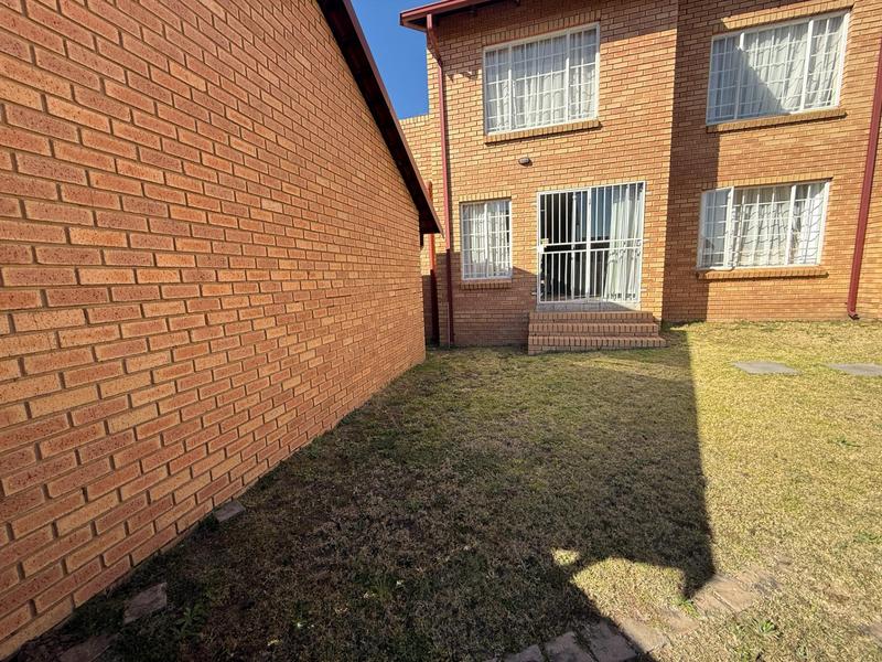 2 Bedroom Property for Sale in The Reeds Gauteng