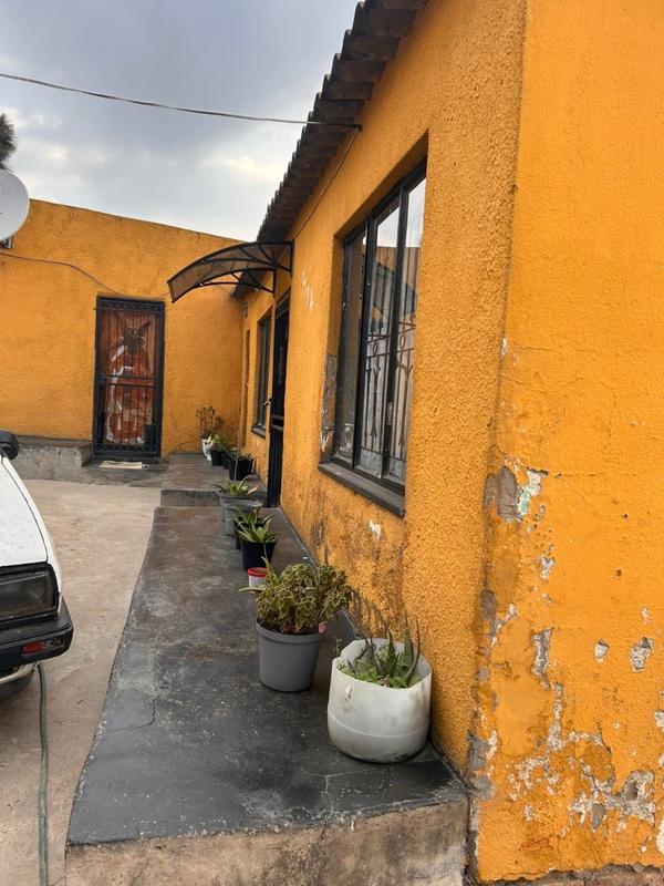 5 Bedroom Property for Sale in Tembisa Central Gauteng