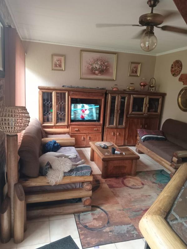 2 Bedroom Property for Sale in Dorandia Gauteng