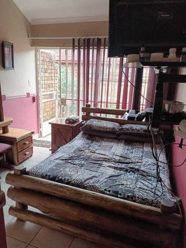 2 Bedroom Property for Sale in Dorandia Gauteng