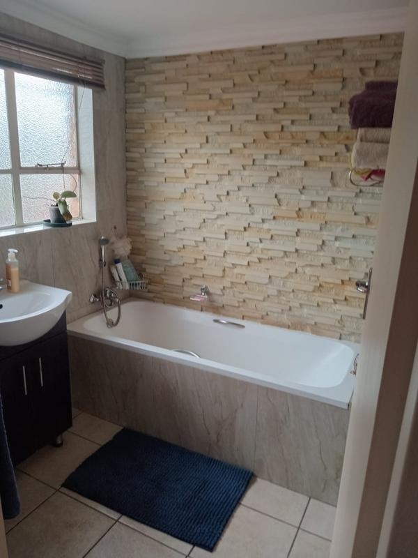 2 Bedroom Property for Sale in Dorandia Gauteng