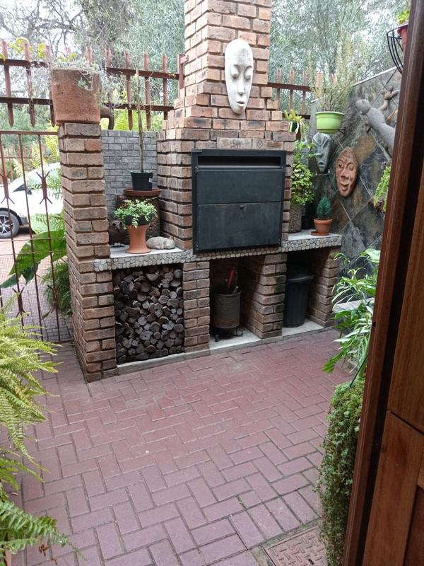 2 Bedroom Property for Sale in Dorandia Gauteng