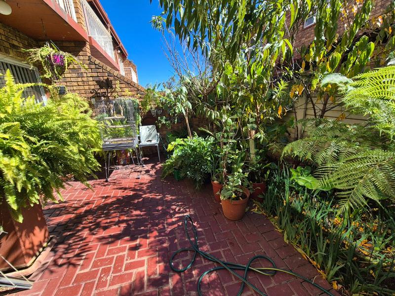 2 Bedroom Property for Sale in Dorandia Gauteng