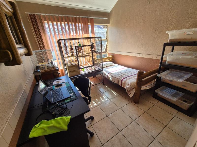 2 Bedroom Property for Sale in Dorandia Gauteng