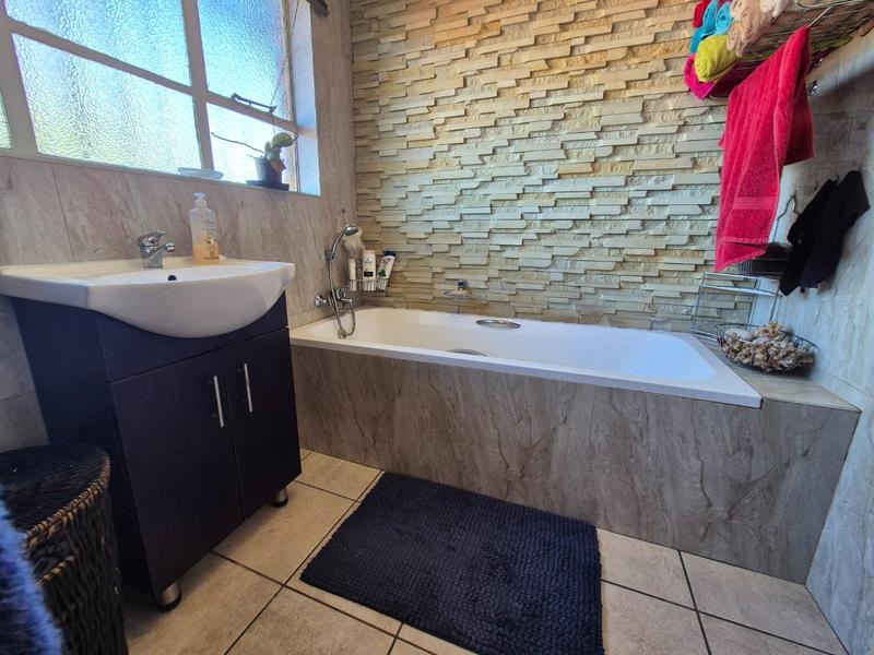 2 Bedroom Property for Sale in Dorandia Gauteng