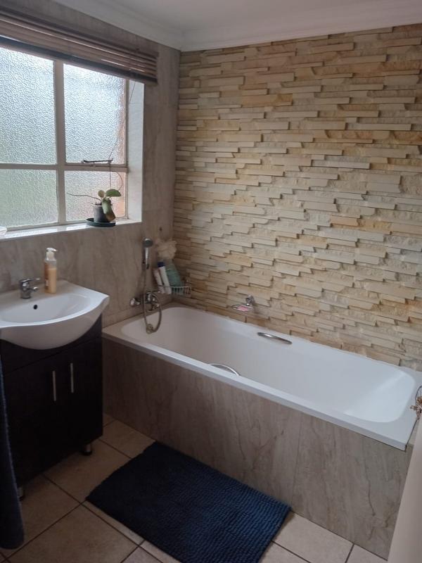 2 Bedroom Property for Sale in Dorandia Gauteng