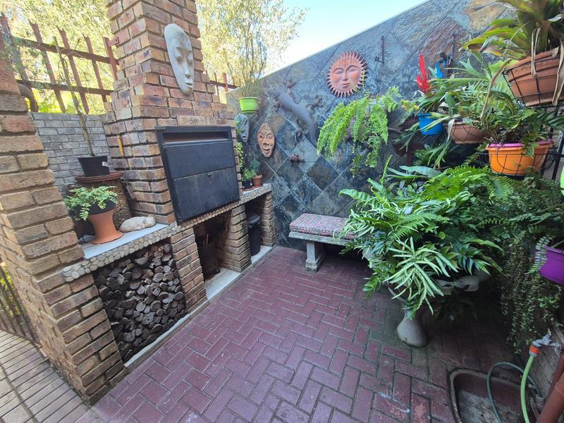 2 Bedroom Property for Sale in Dorandia Gauteng