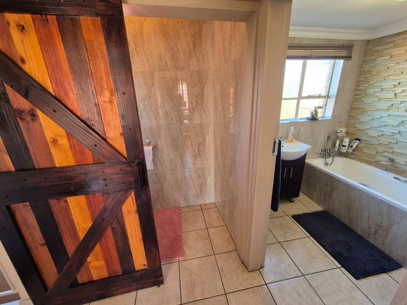 2 Bedroom Property for Sale in Dorandia Gauteng