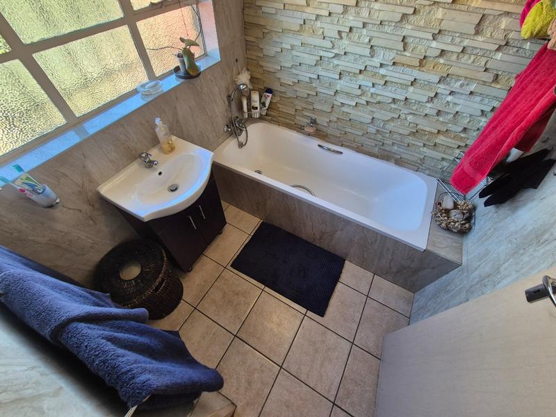 2 Bedroom Property for Sale in Dorandia Gauteng