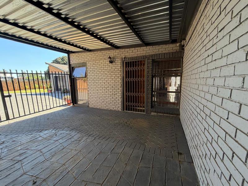 4 Bedroom Property for Sale in Theresa Park Gauteng