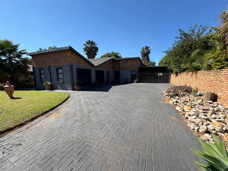 4 Bedroom Property for Sale in Theresa Park Gauteng