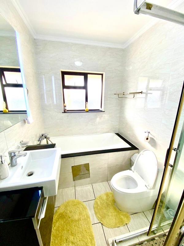 To Let 2 Bedroom Property for Rent in Fourways Gauteng
