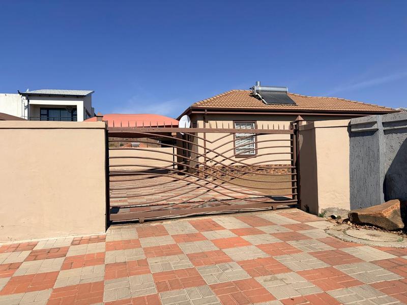 3 Bedroom Property for Sale in Kirkney Gauteng