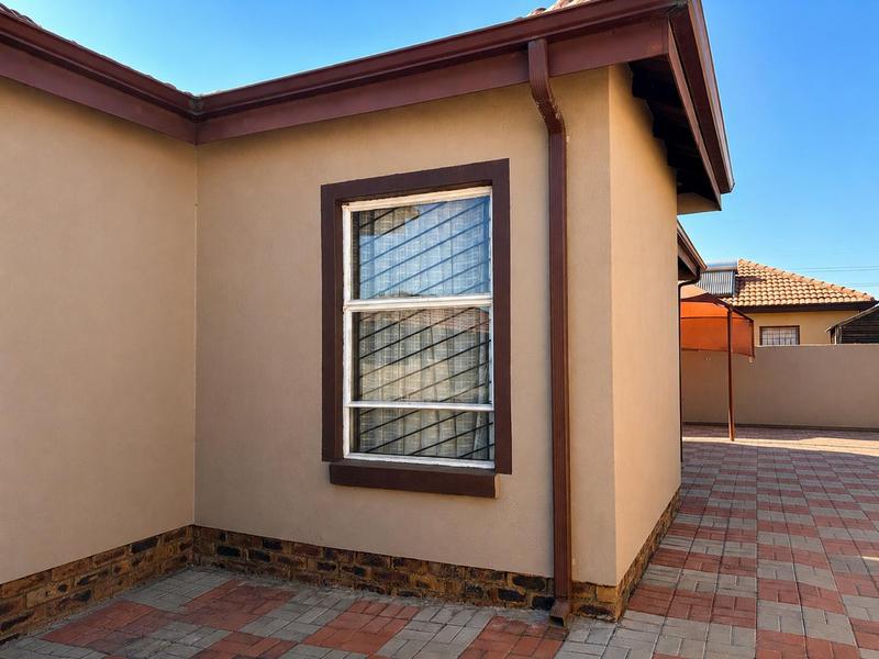 3 Bedroom Property for Sale in Kirkney Gauteng