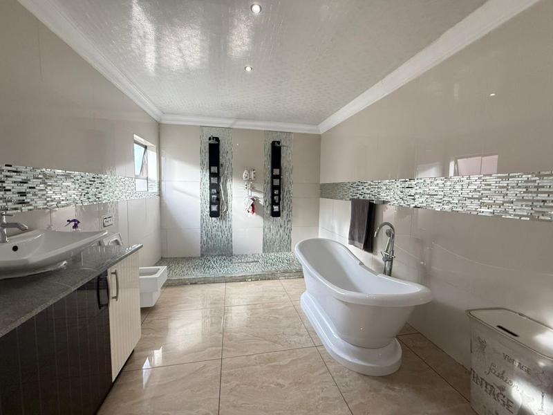 To Let 5 Bedroom Property for Rent in Three Rivers East Gauteng