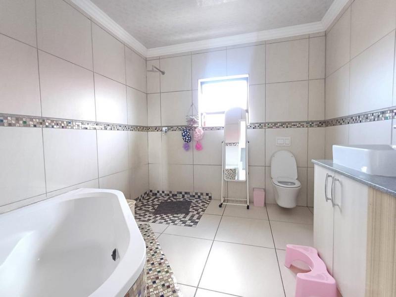 To Let 5 Bedroom Property for Rent in Three Rivers East Gauteng