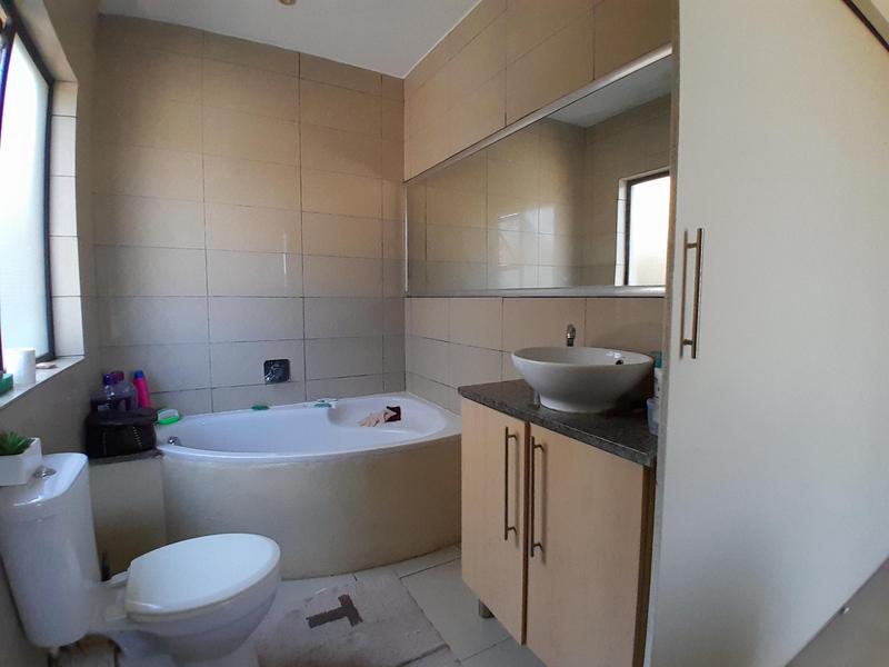 2 Bedroom Property for Sale in Rooihuiskraal North Gauteng