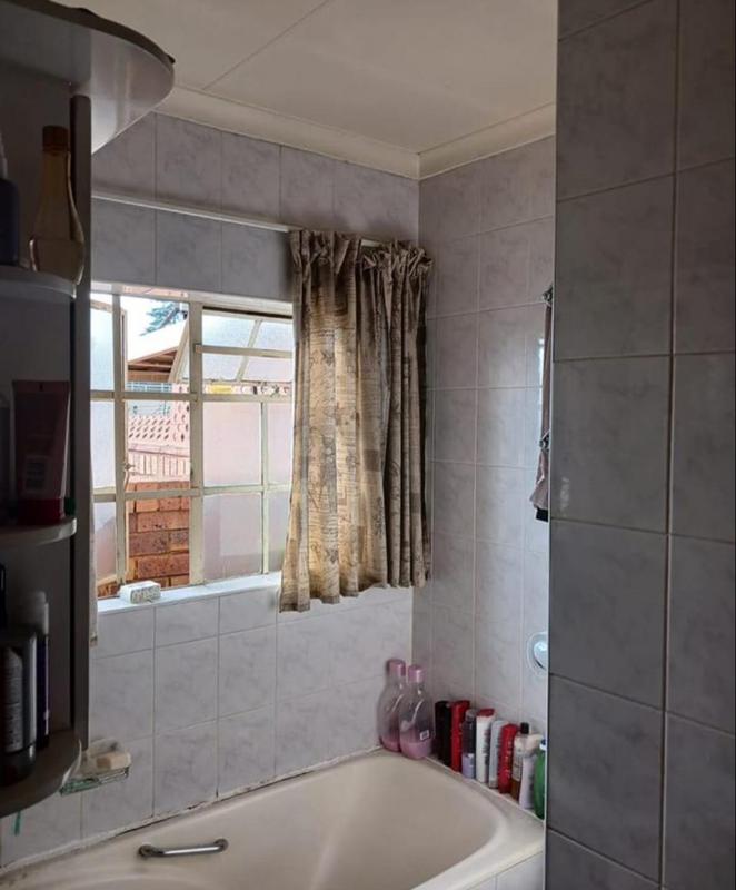 3 Bedroom Property for Sale in New Redruth Gauteng