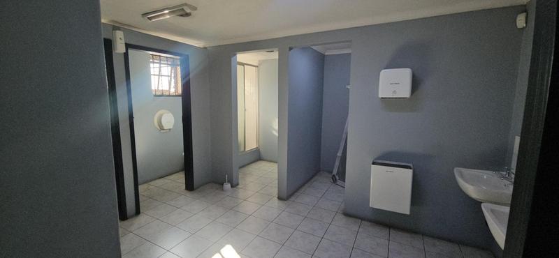 To Let Commercial Property for Rent in Randjespark Gauteng
