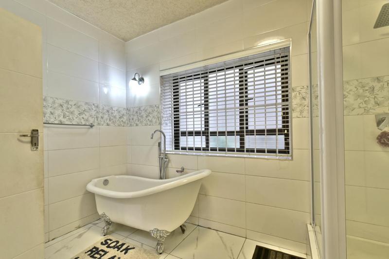 3 Bedroom Property for Sale in Bassonia Gauteng