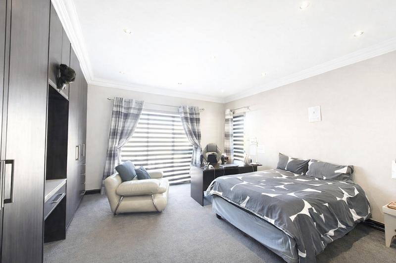 4 Bedroom Property for Sale in Blue Valley Golf Estate Gauteng