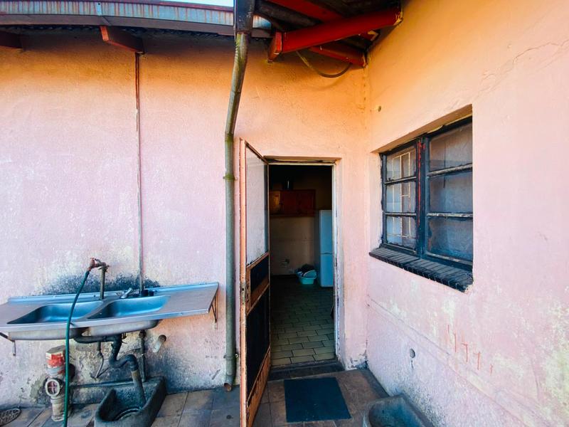 18 Bedroom Property for Sale in Delville Gauteng