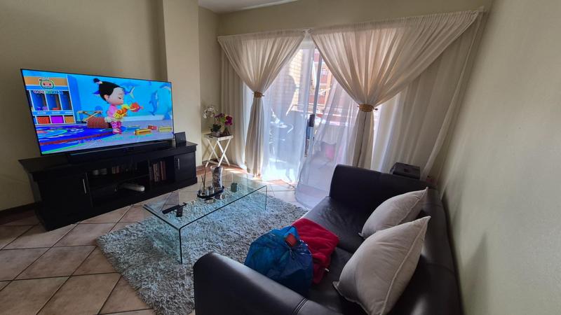 2 Bedroom Property for Sale in Die Hoewes Gauteng