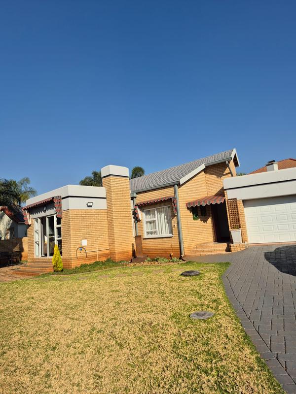 3 Bedroom Property for Sale in Eldoraigne Gauteng