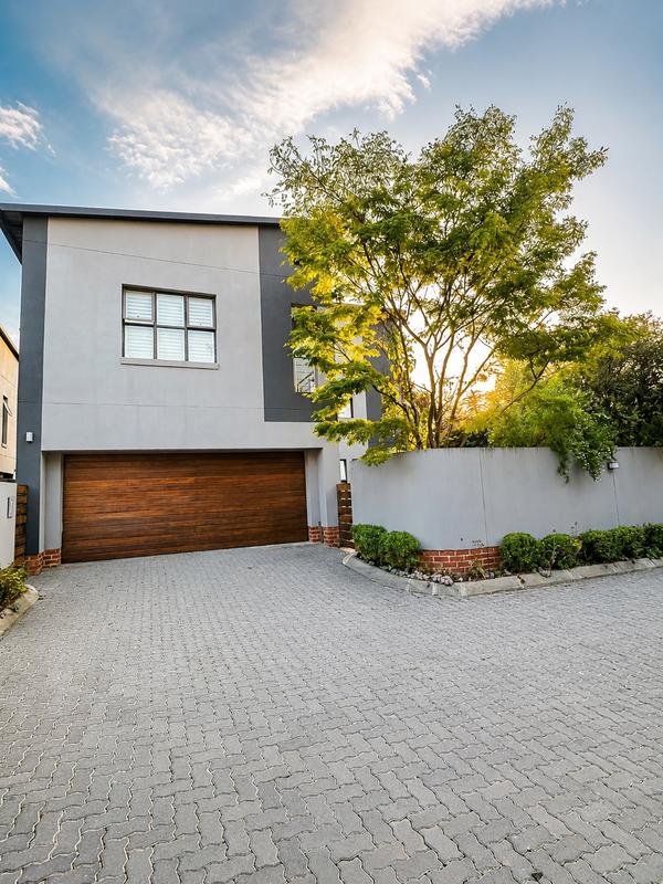 To Let 4 Bedroom Property for Rent in Bryanston Gauteng