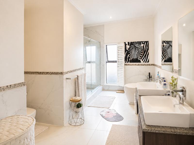 To Let 4 Bedroom Property for Rent in Bryanston Gauteng