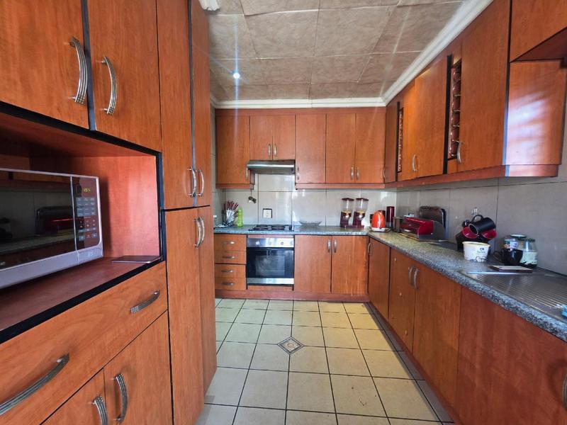 3 Bedroom Property for Sale in Dawn Park Gauteng