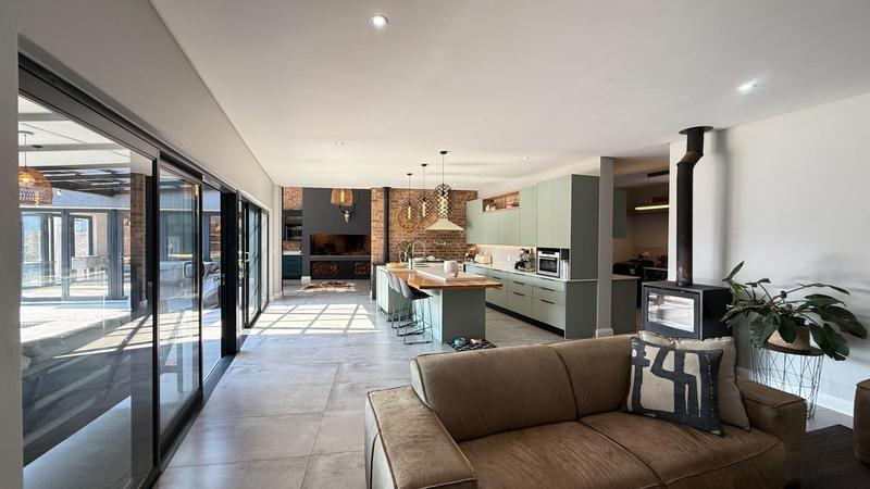 5 Bedroom Property for Sale in Midstream Heights Gauteng