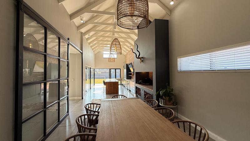 5 Bedroom Property for Sale in Midstream Heights Gauteng
