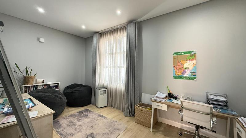 5 Bedroom Property for Sale in Midstream Heights Gauteng