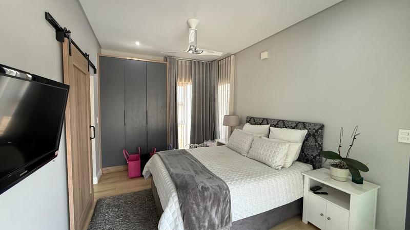 5 Bedroom Property for Sale in Midstream Heights Gauteng