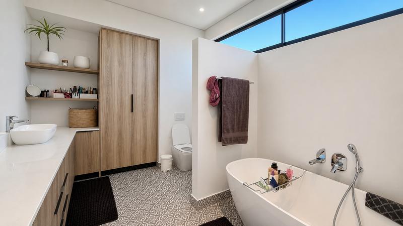 5 Bedroom Property for Sale in Midstream Heights Gauteng