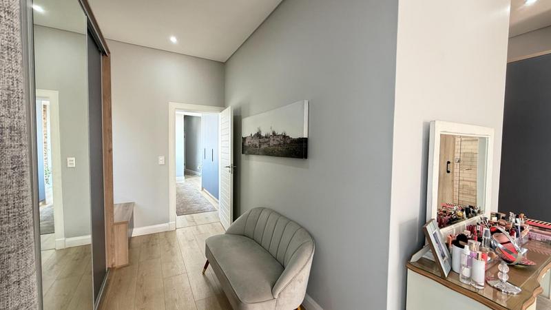 5 Bedroom Property for Sale in Midstream Heights Gauteng