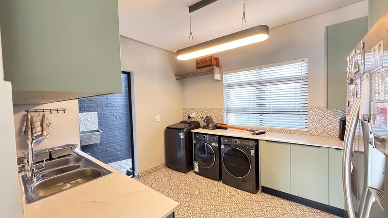 5 Bedroom Property for Sale in Midstream Heights Gauteng