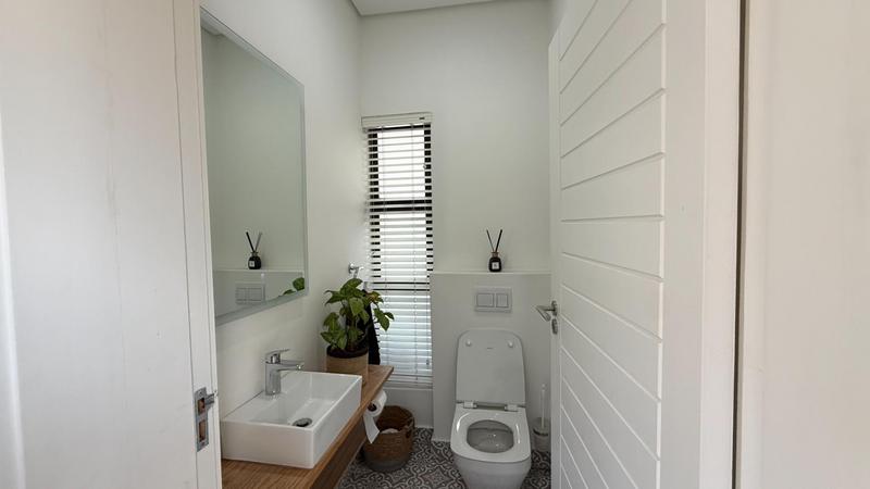 5 Bedroom Property for Sale in Midstream Heights Gauteng