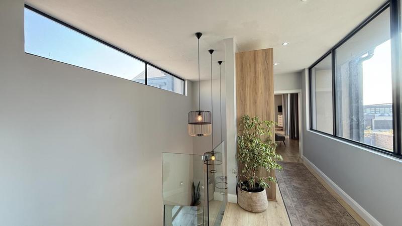 5 Bedroom Property for Sale in Midstream Heights Gauteng