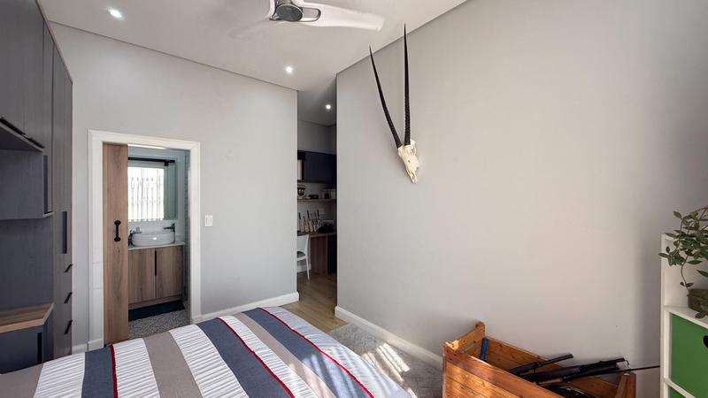 5 Bedroom Property for Sale in Midstream Heights Gauteng